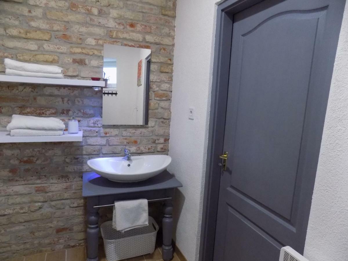 Koller Apartmanház Sarvar Exterior foto